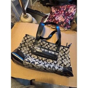 MEDIUM SIZE BLACK & SILVER PURSE/HANDBAG W/FRONT ZIPPERED POCKET